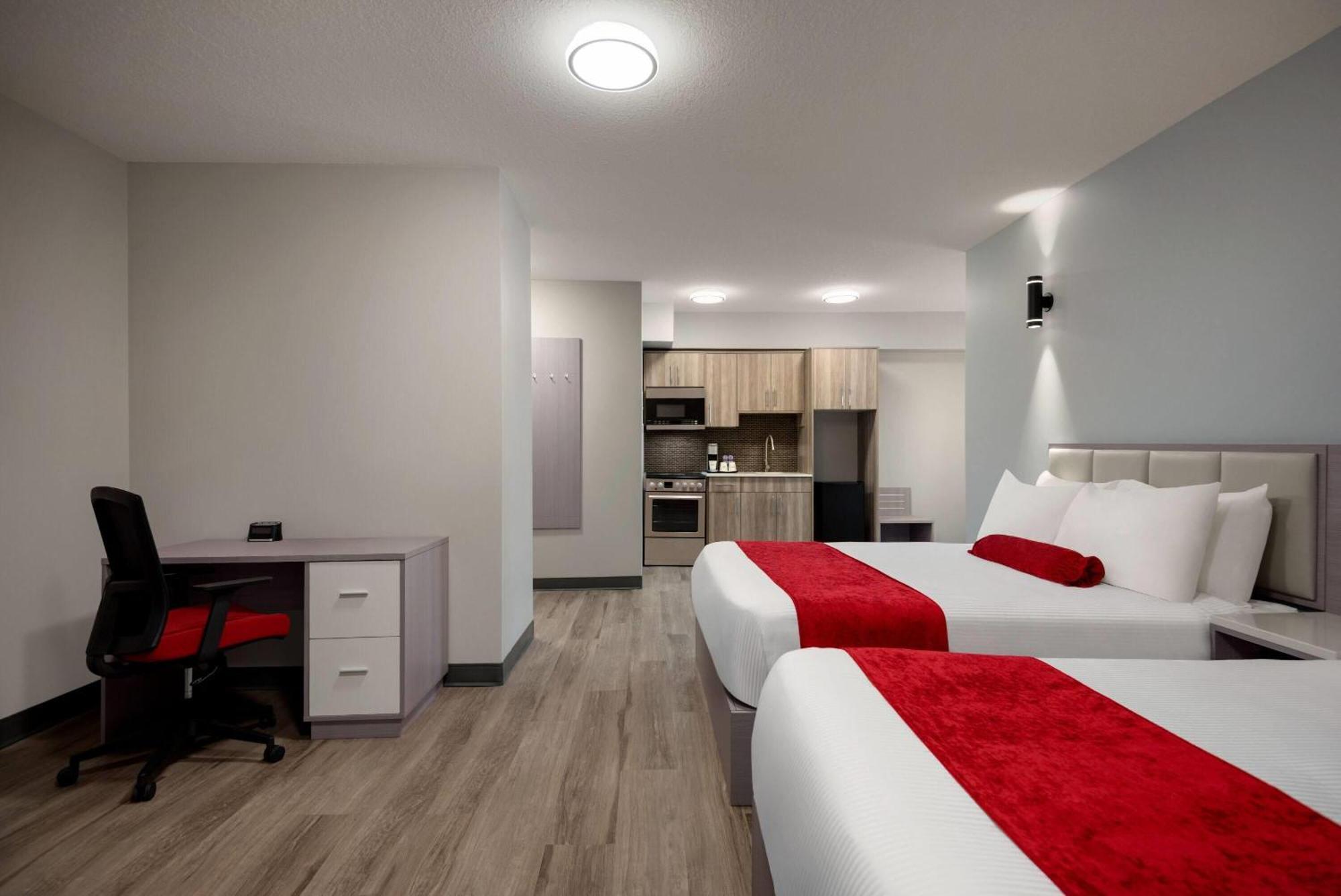 Ramada By Wyndham West Edmonton Hotel & Suites Exterior photo