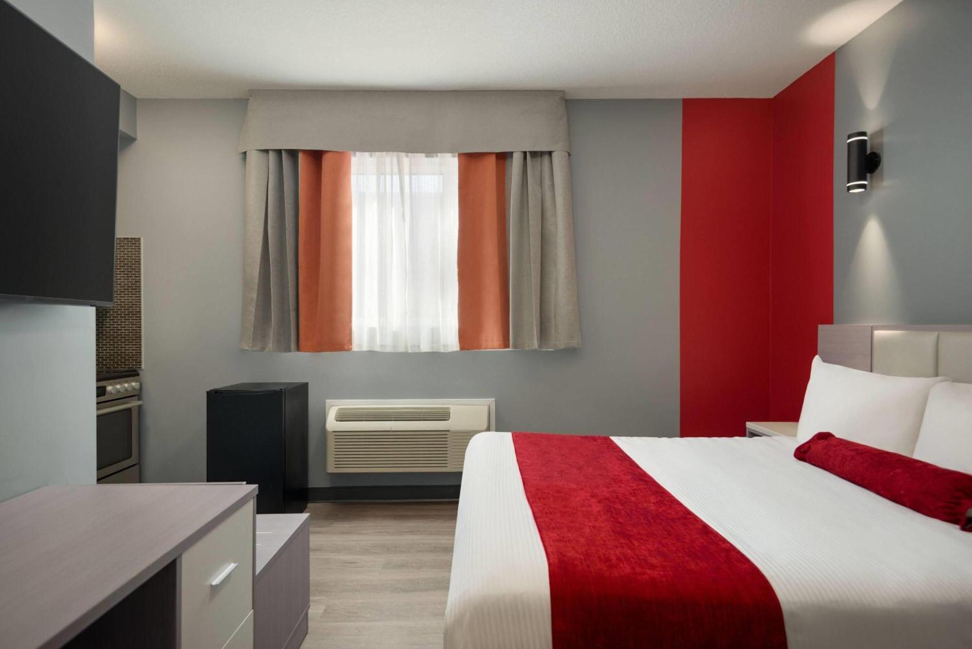 Ramada By Wyndham West Edmonton Hotel & Suites Exterior photo