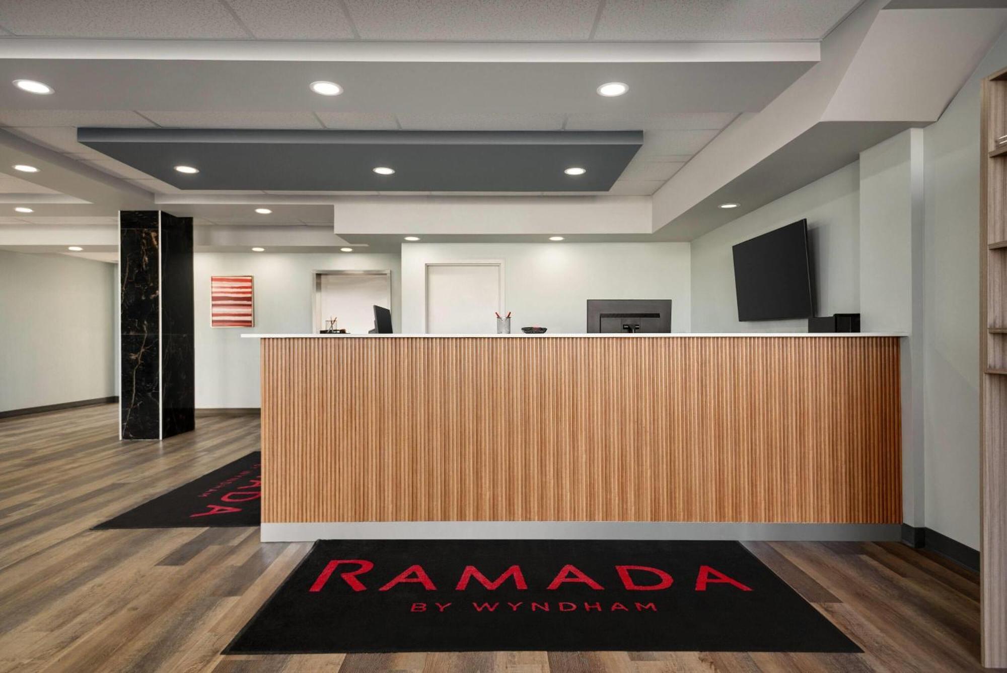Ramada By Wyndham West Edmonton Hotel & Suites Exterior photo
