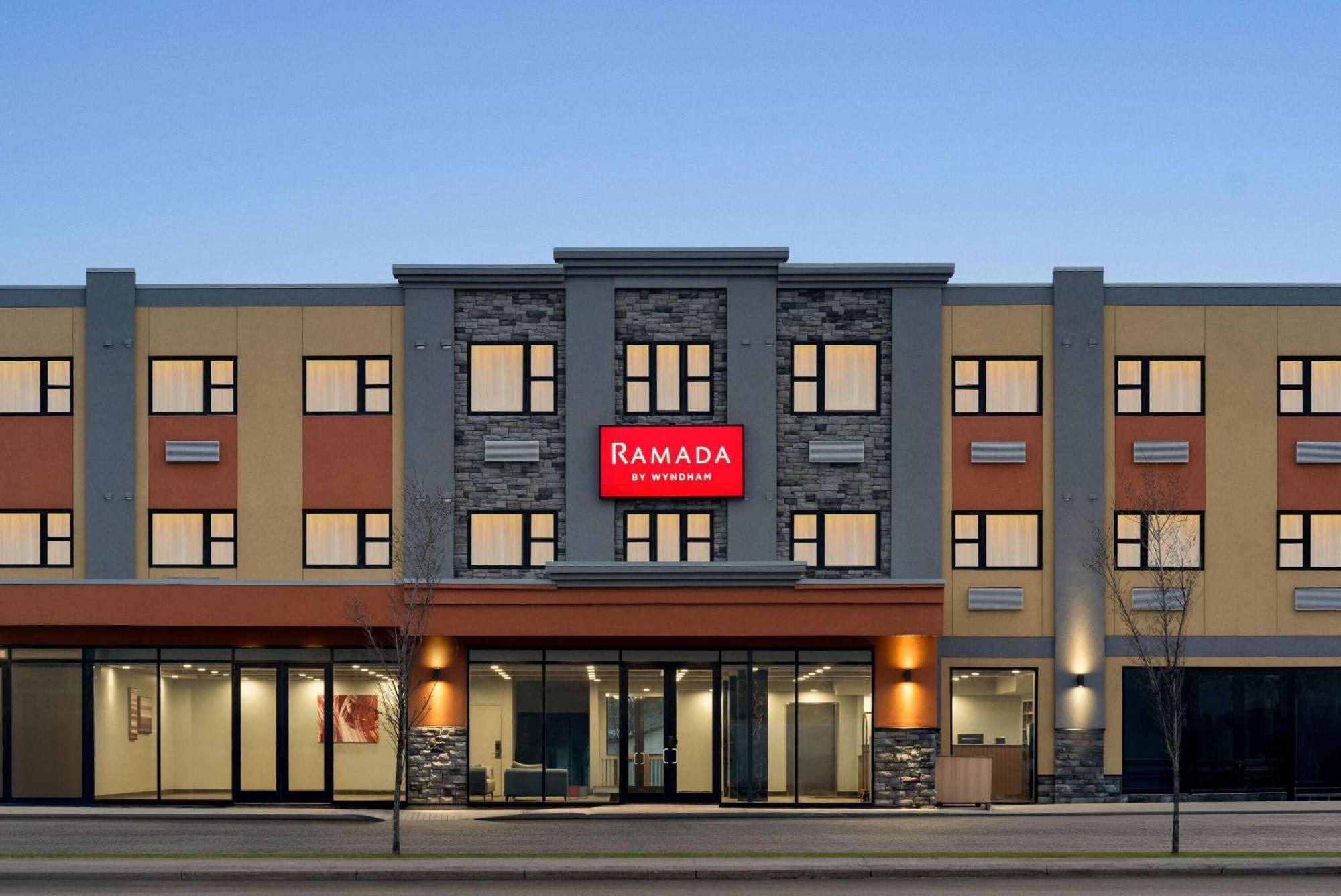 Ramada By Wyndham West Edmonton Hotel & Suites Exterior photo