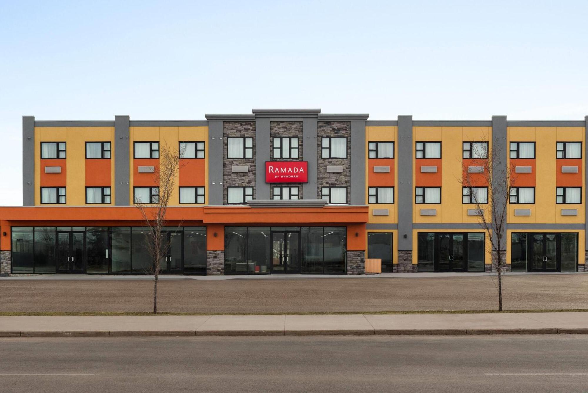 Ramada By Wyndham West Edmonton Hotel & Suites Exterior photo